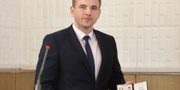 Дмитрий Захарчук утвержден в должности председателя Вороновского райисполкома на сессии районного Совета депутатов