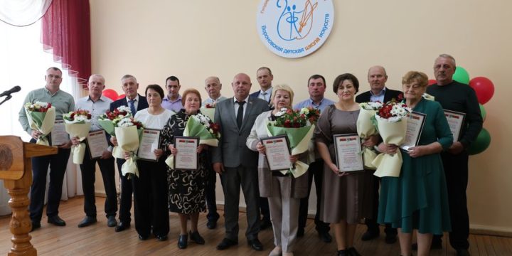 Благодарность Вороновского районного комитета профсоюза работников АПК к Празднику труда объявлена Оксане Алексеевне Разничевой