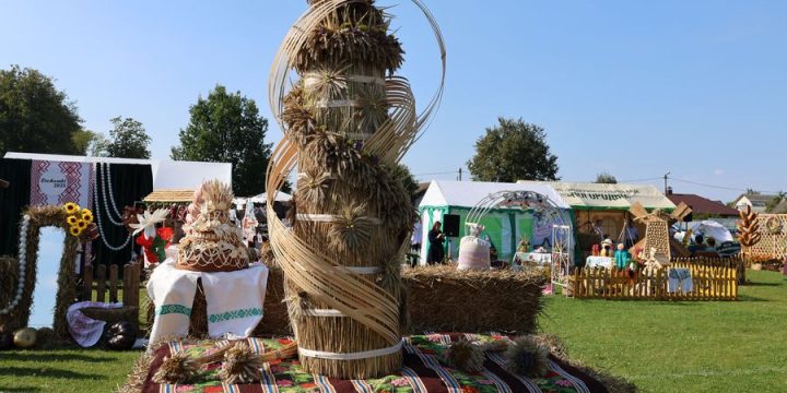 Дожиночные шедевры. В Вороново подвели итоги конкурсов снопов и караваев