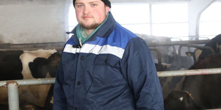 Движение в профессии: уверенно и вдумчиво. Как чувствуют себя молодые специалисты на первом рабочем месте в сельском хозяйстве, узнаем на молочно-товарной ферме «Сурконты»