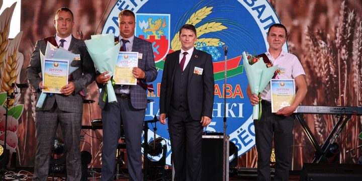 Як працы гімн, звініць хвала рукам, што пахнуць хлебам! Земляробы Воранаўшчыны святкавалі “Дажынкі-2025”