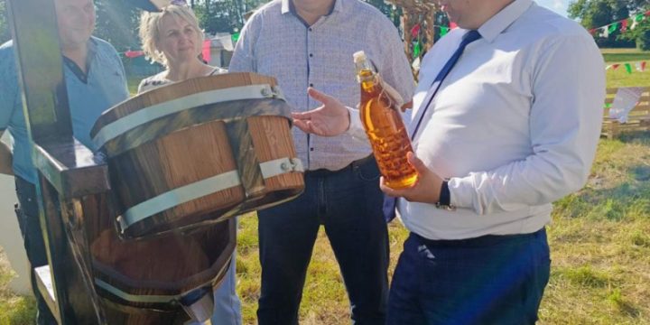 Глава района Александр Часнойть пообщался с участниками турслета. Узнал настроение команд и всех настроил на победу