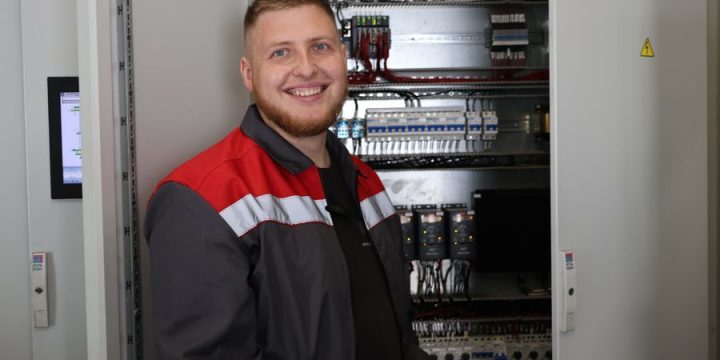 Новый проект «ВГ» о молодых людях, которые выбрали сельскую жизнь. «Дирижер» электрических сетей